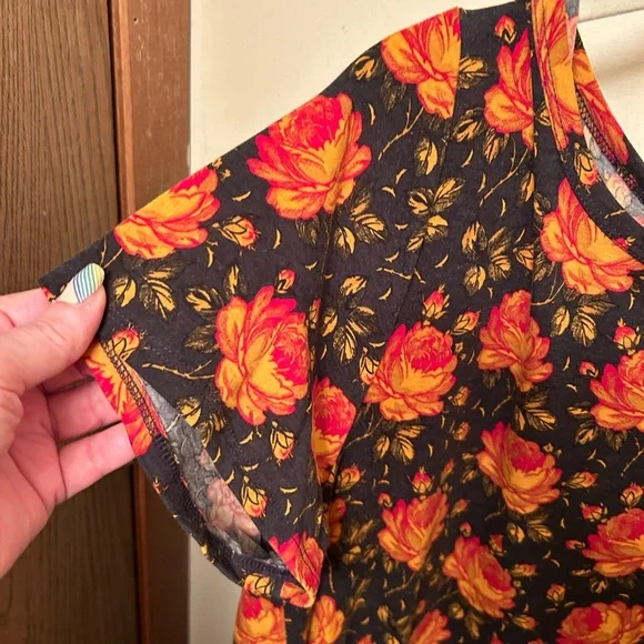 Lula Roe Carly dress, sz XL fits up to 2x, gently worn. Soft knit style - Picture 9 of 9